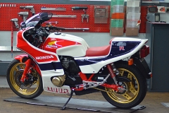 wp-01-Motorräder-CB1100R_28