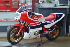 wp-01-Motorräder-CB1100R_29