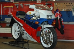 wp-01-Motorräder-VFR 750R RC30_08