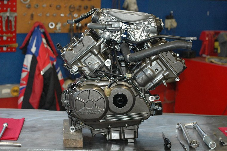 wp-01-Motorräder-VFR 750R RC30_06